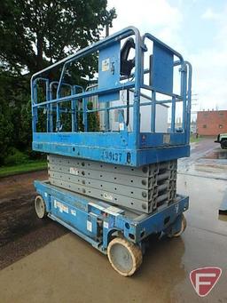 Genie GS3246 electric scissors lift aerial work platform, sn GS46-48119, 840 hours showing