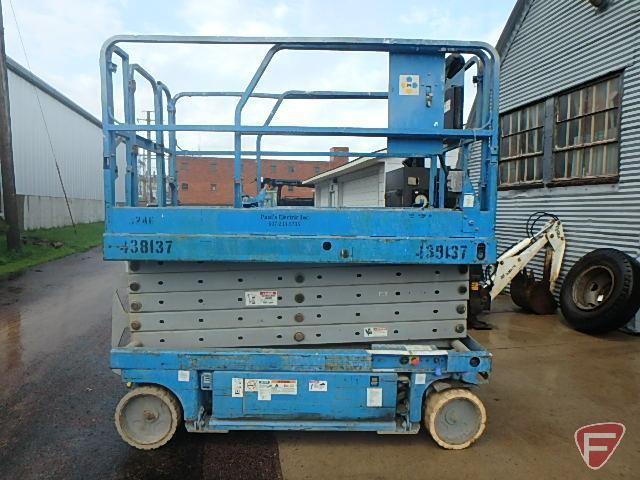 Genie GS3246 electric scissors lift aerial work platform, sn GS46-48119, 840 hours showing