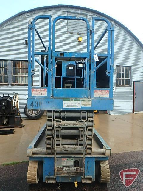 Genie GS3246 electric scissors lift aerial work platform, sn GS46-48119, 840 hours showing