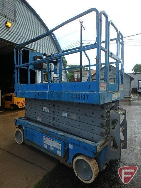 Genie GS3246 electric scissors lift aerial work platform, sn GS46-48119, 840 hours showing