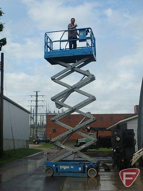 Genie GS3246 electric scissors lift aerial work platform, sn GS46-48119, 840 hours showing