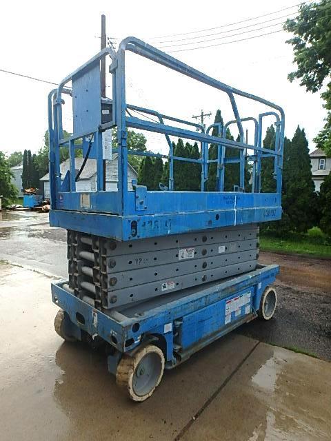 Genie GS3246 electric scissors lift aerial work platform, sn GS46-48119, 840 hours showing