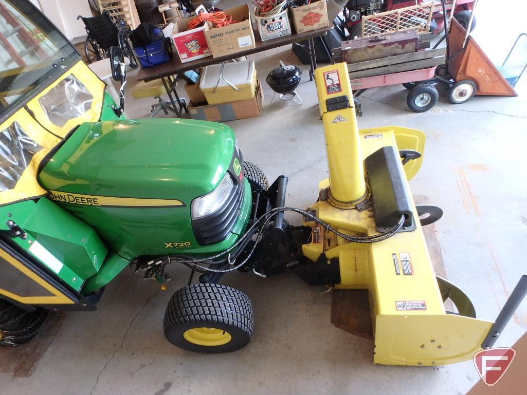 John Deere X720 Ultimate lawn and garden tractor, 171 Hours, ID No M0X720A032129,