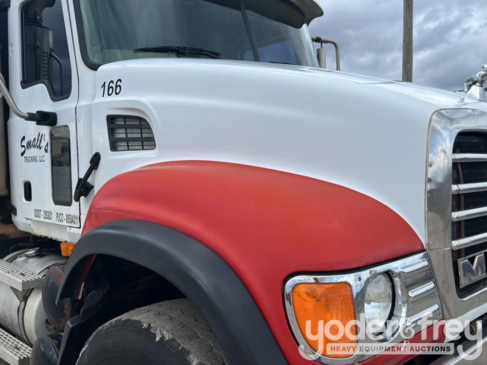 2002 Mack CV713