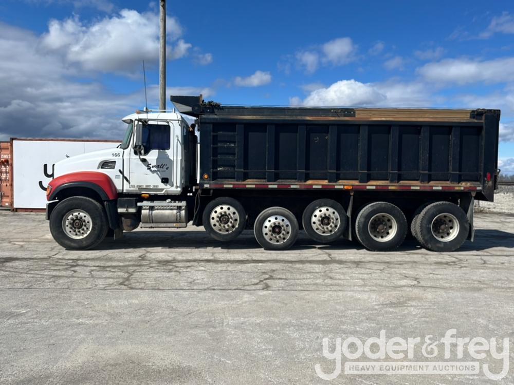 2002 Mack CV713