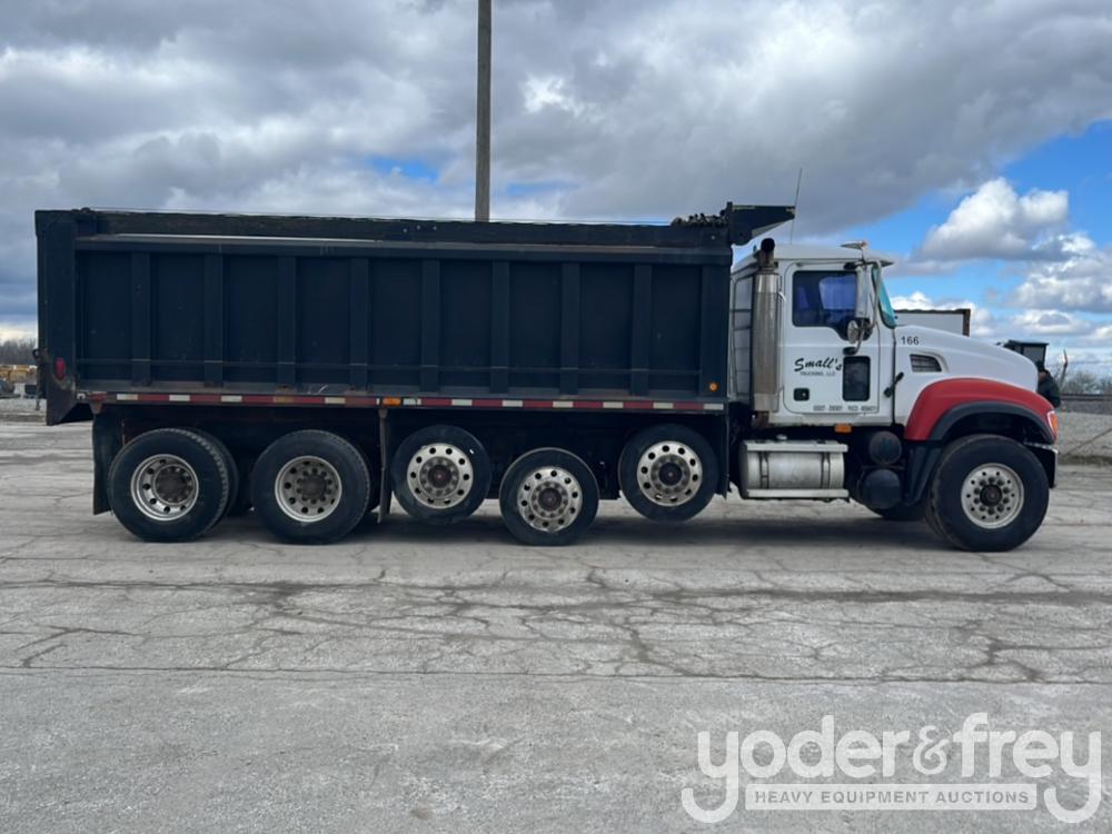 2002 Mack CV713