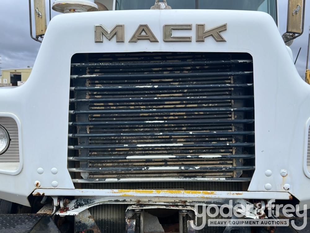 Mack DM690S