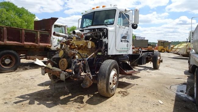 1987 PETERBILT 379 TRUCK TRACTOR,  CATERPILLAR 3208-PARTS, NO TRANSMISSION