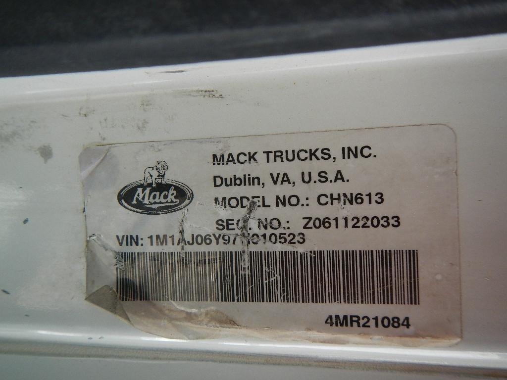 2007 MACK CHN613 TRUCK TRACTOR, 581,344 mi,  DAY CAB, MACK DIESEL, 10 SPEED