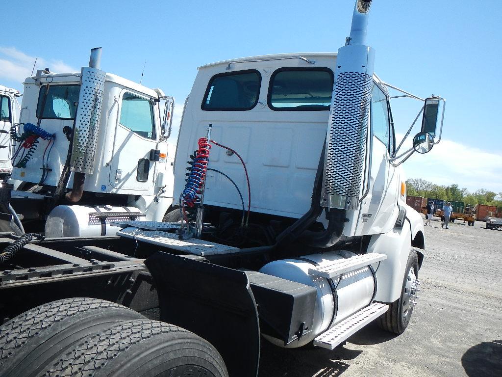 2004 STERLING TRUCK TRACTOR  DAY CAB, DIESEL, 10 SPEED, TWIN SCREW, HENDRIC