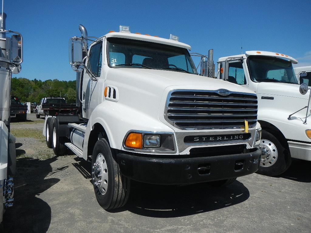 2004 STERLING TRUCK TRACTOR  DAY CAB, DIESEL, 10 SPEED, TWIN SCREW, HENDRIC