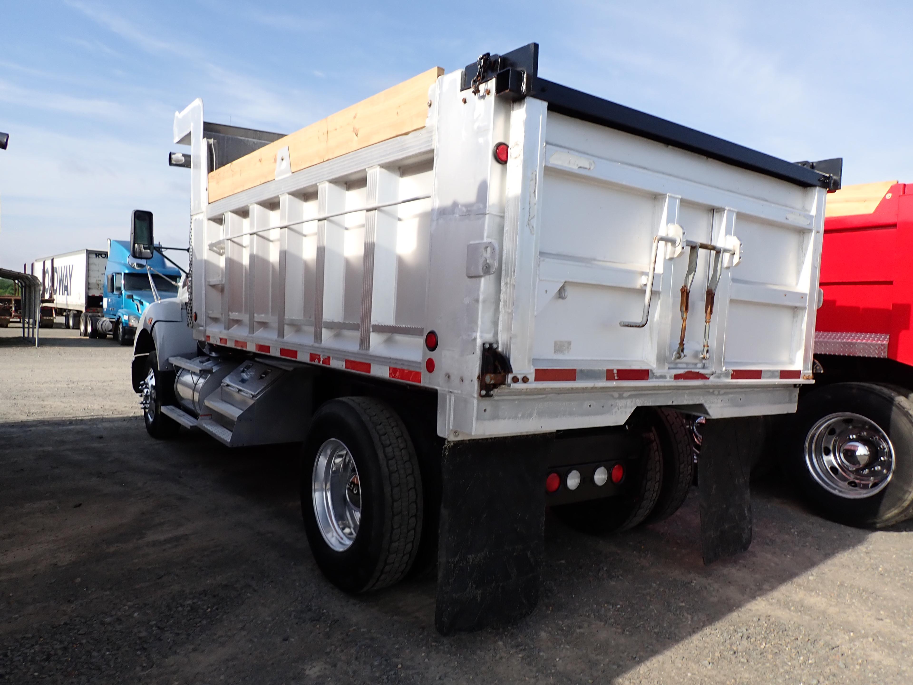 2013 KENWORTH T400 DUMP TRUCK, 181,214+ mi  PACCAR DIESEL, 6 SPEED AUTOMATI