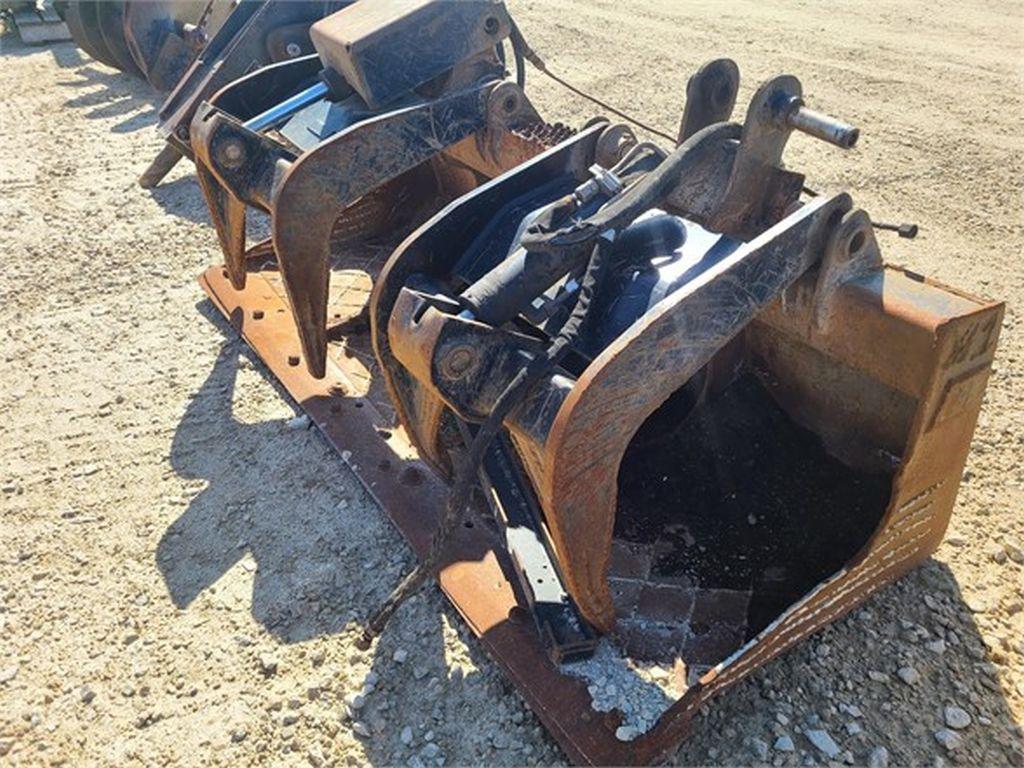 CATERPILLAR 67 inch Double Grapple Bucket