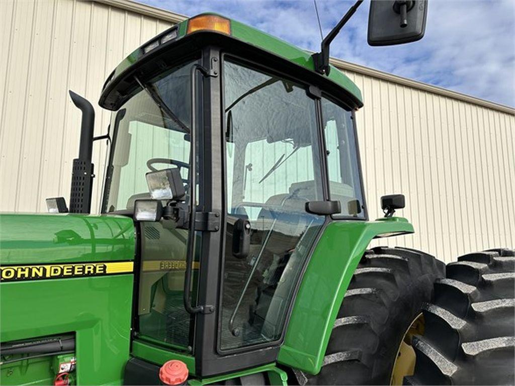 2002 JOHN DEERE 7510