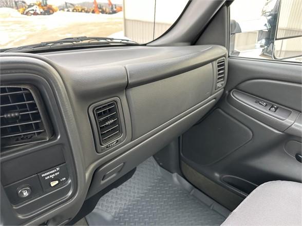 2004 CHEVROLET SILVERADO 2500 LS