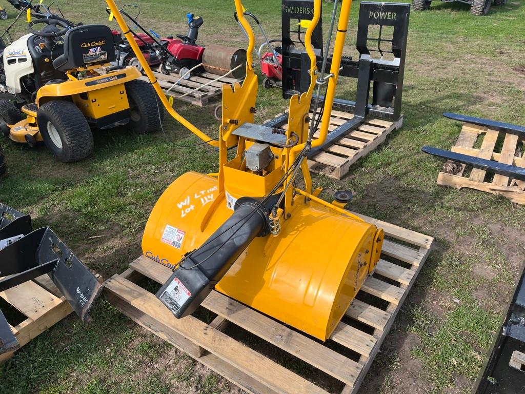 Cub Cadet LT1018 Lawn Tractor