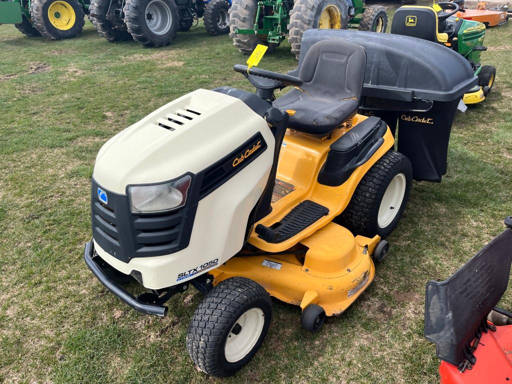 Cub Cadet SLTX1050 Lawn Tractor