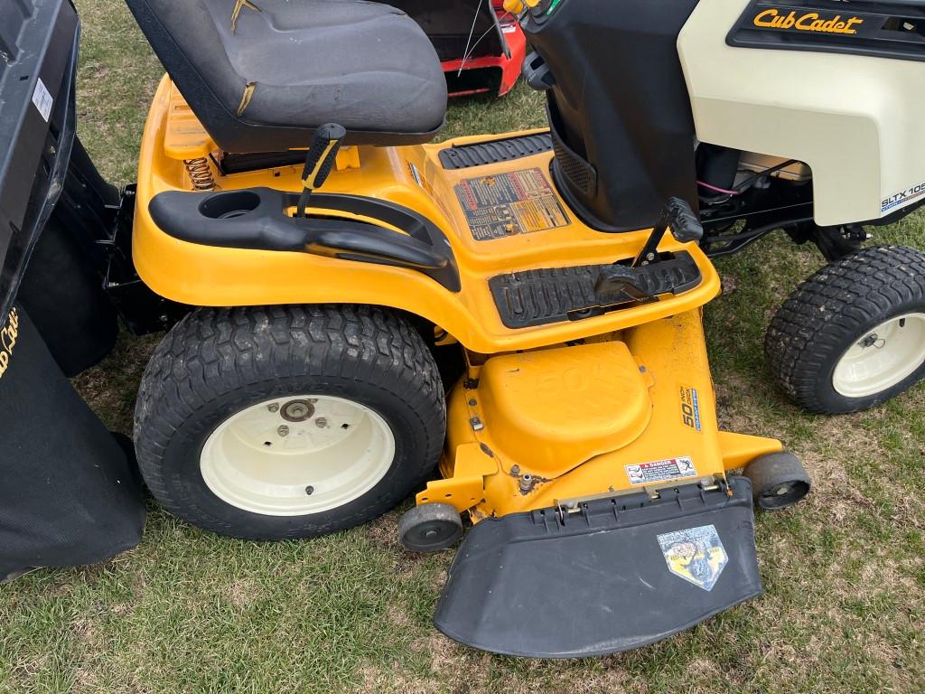 Cub Cadet SLTX1050 Lawn Tractor