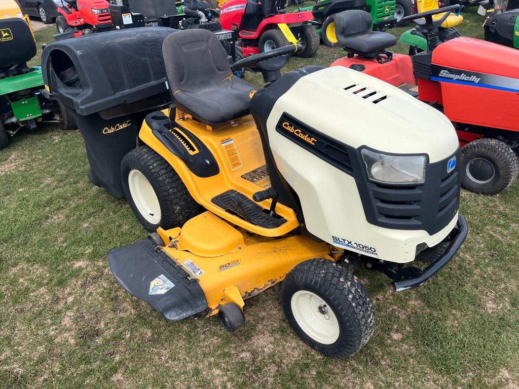 Cub Cadet SLTX1050 Lawn Tractor