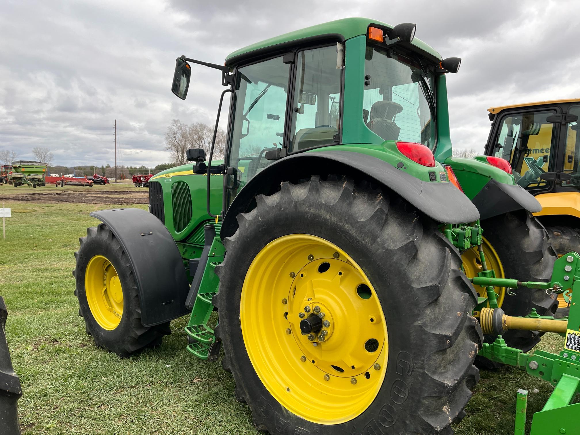 John Deere 7320 Tractor