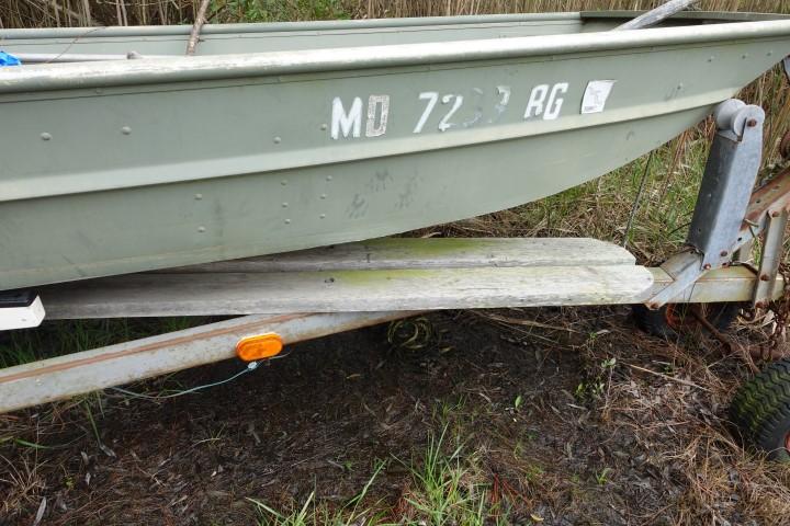 12' FISHER MASTER ALUM JON BOAT 1232 ON SINGLE AXLE TRAILER