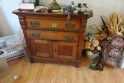 ANTIQUE OAK WASH STAND