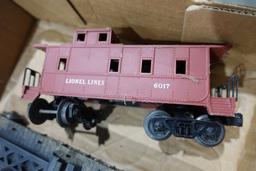 5 PC LIONEL INCLUDING TRANSFORMER CAR 6112 BOX CAR WITH AIR ACTIVATED CONTA