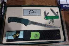 DUCKS UNLIMITED KNIFE SET IN ORIGINAL BOX
