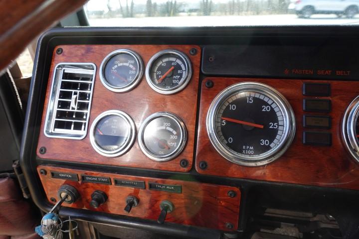 #1301 2006 FREIGHTLINER CLASSIC XL C15 CAT 346419 MILES 550 CAT TWIN TURBO