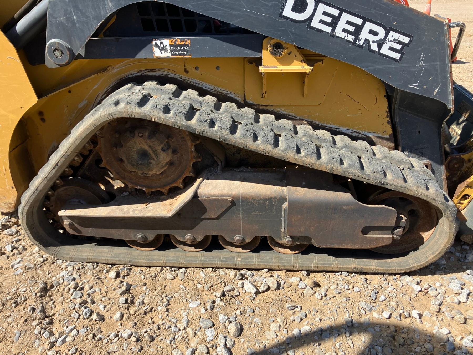 DEERE 317G SKIDSTEER