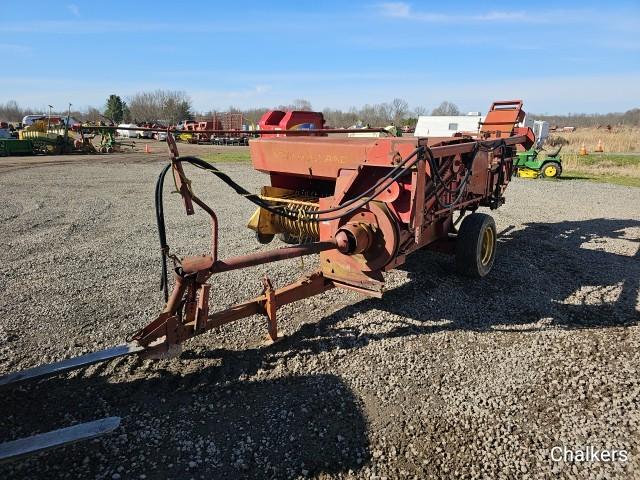 New Holland 276 Square Baler w/Thrower