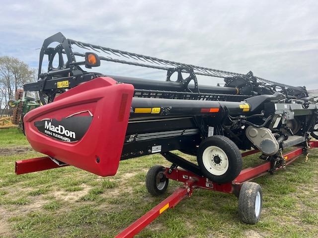 MACDON FD75S FLEX DRAPER HEAD 35’ CASE-IH HOOK UP