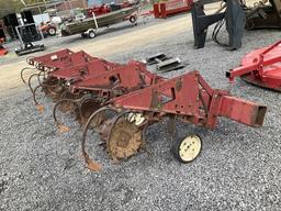 (578)CASE 183 4 ROW CULTIVATOR