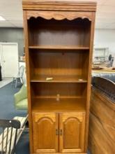 Oak bookshelf with two doors, five shelves