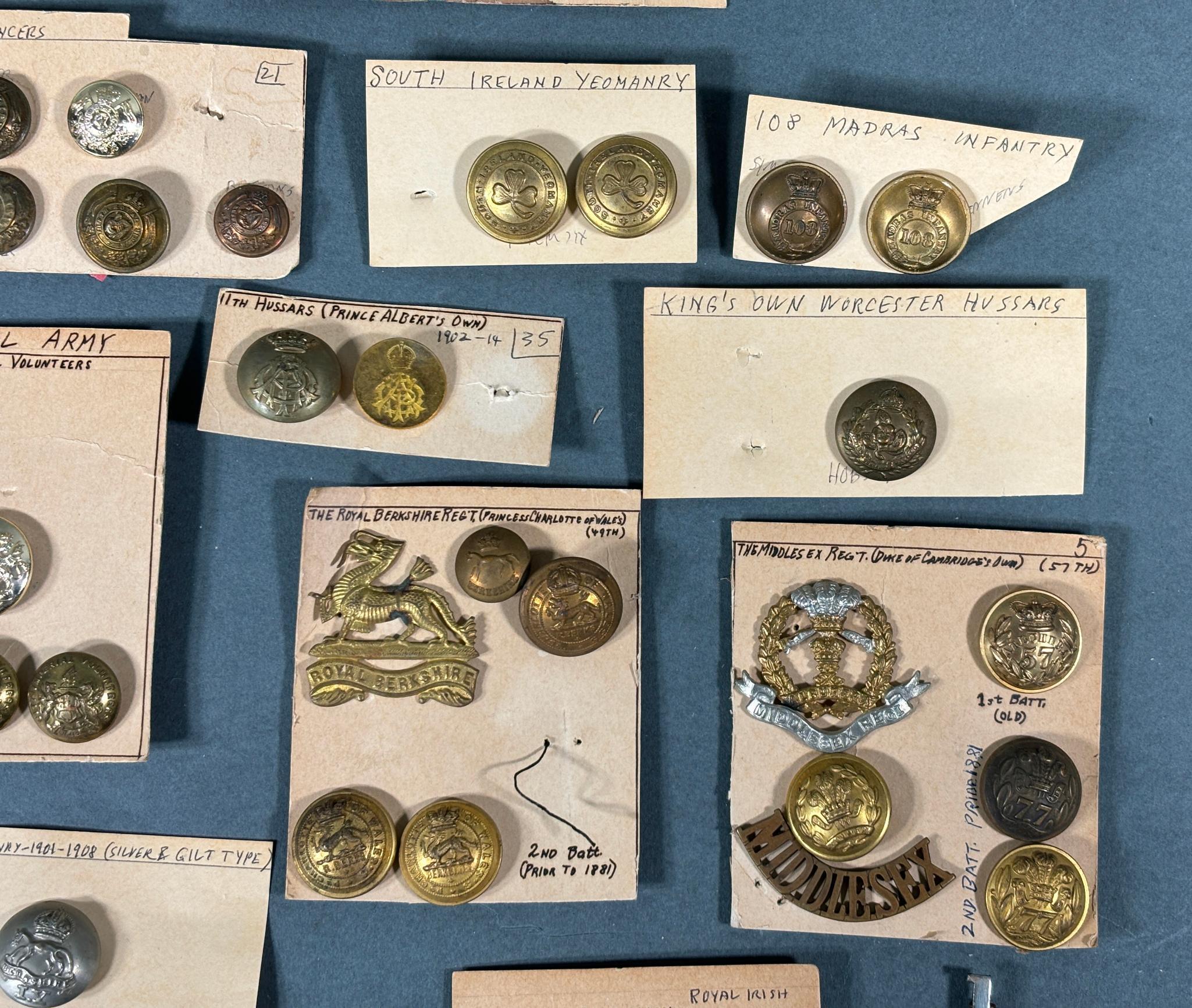 VINTAGE BRITISH MILITARY BUTTON AND BADGE LOT