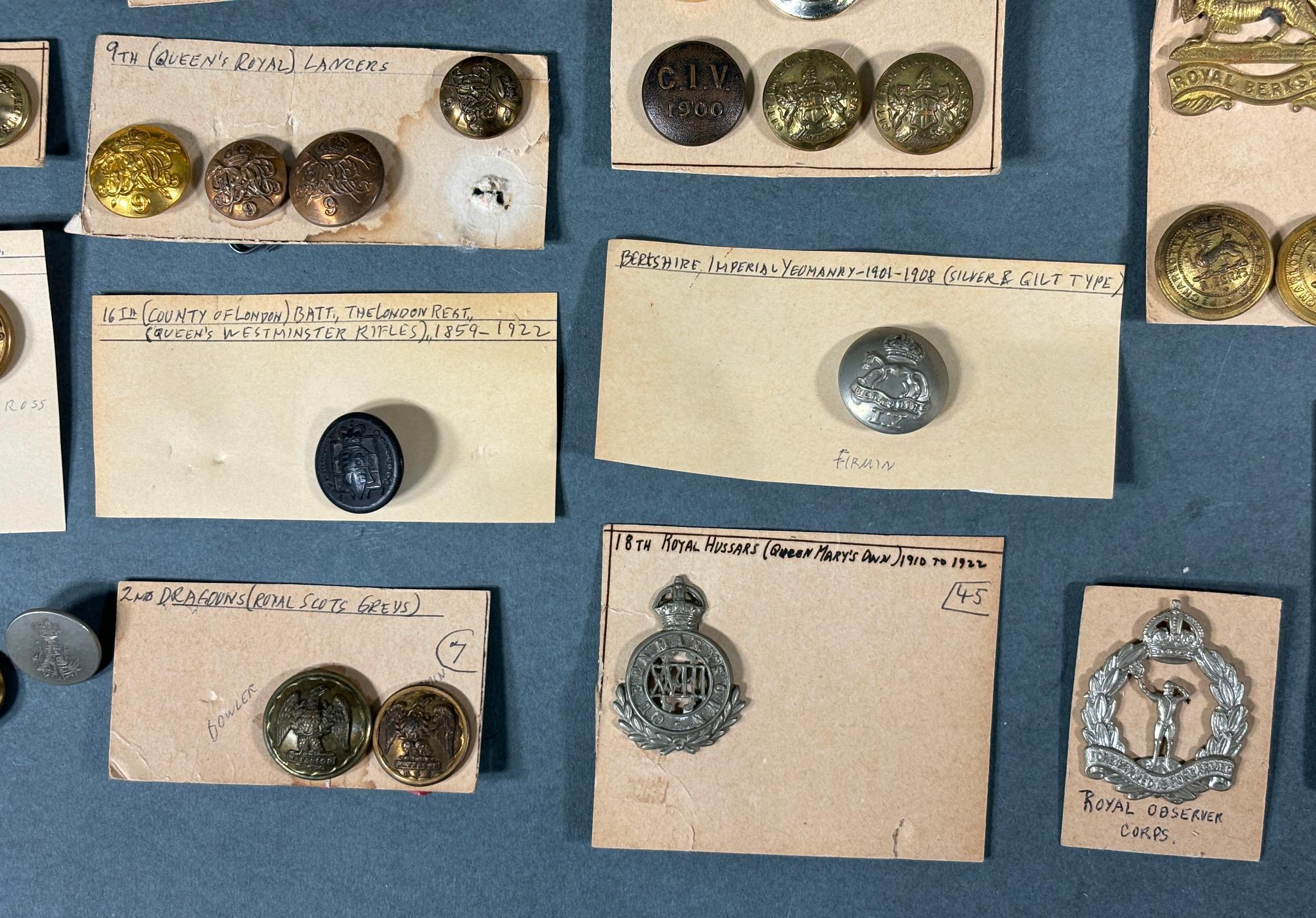 VINTAGE BRITISH MILITARY BUTTON AND BADGE LOT