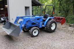 New Holland TC30 compact tractor w/ New Holland 7308 loader