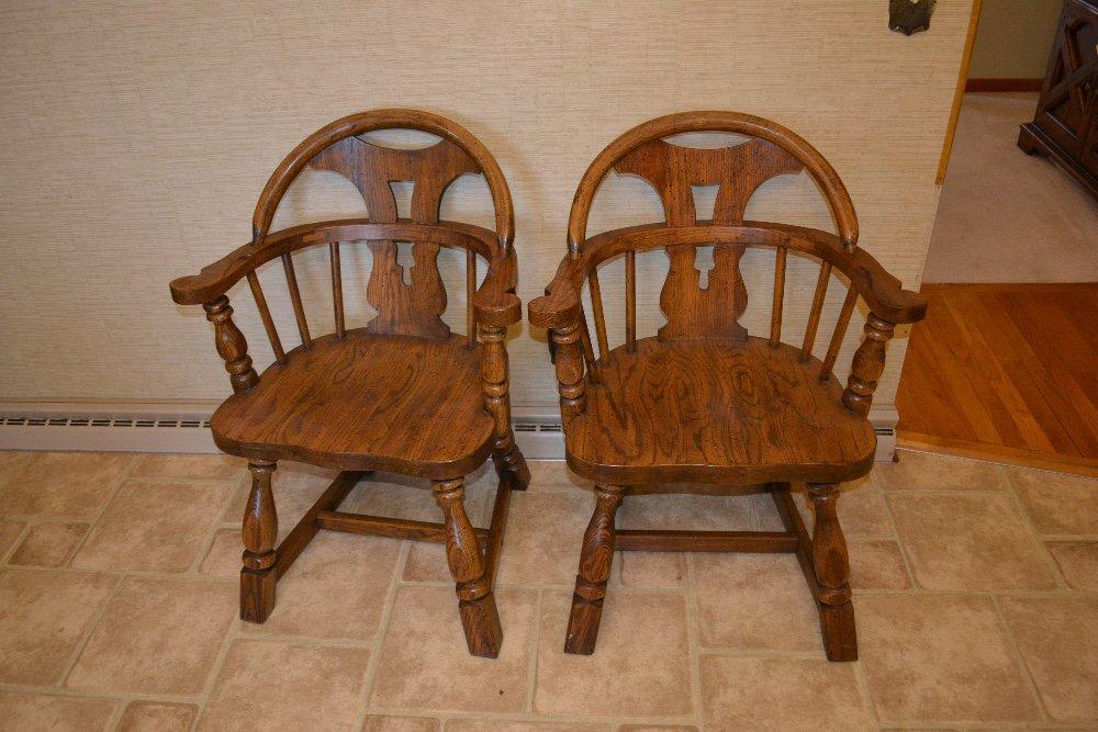 Oak Dining Room Table w/ 6 Chairs