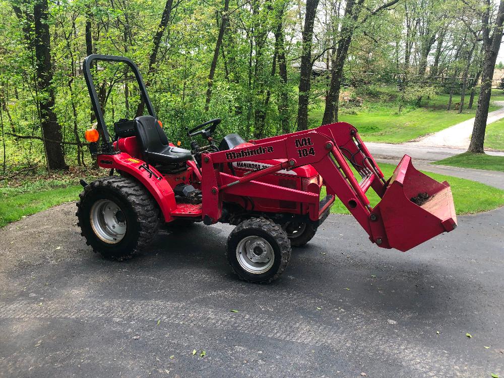 Mahindra 2015 HST with ML104 Loader