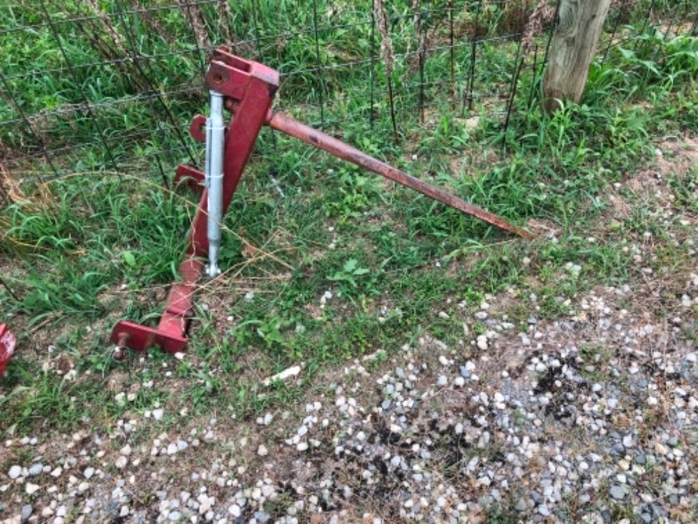 3pt Bale Spear, *BOTTOM TINE IS BROKEN*