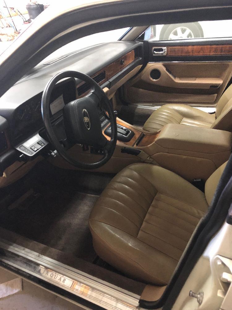 1988 Jaguar XJ, 6cyc engine, auto trans., leather interior, moon roof