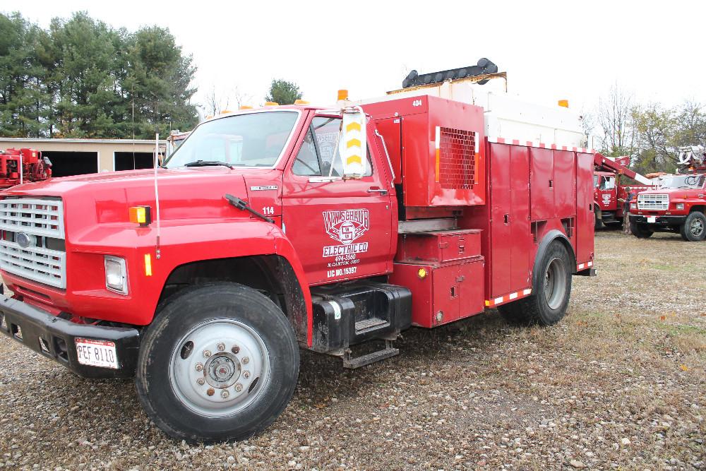 1988 FORD F700 UTILITY TRUCK