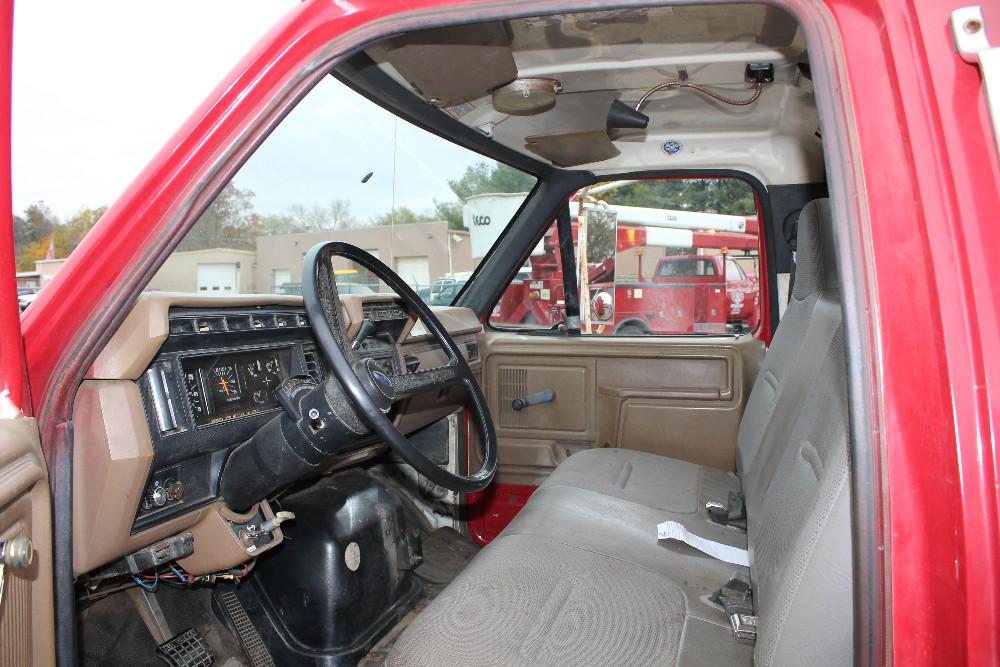 1988 FORD F700 UTILITY TRUCK