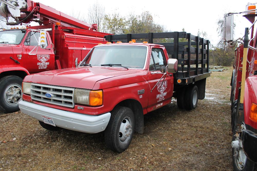 1990 FORD F350 STAKE BED