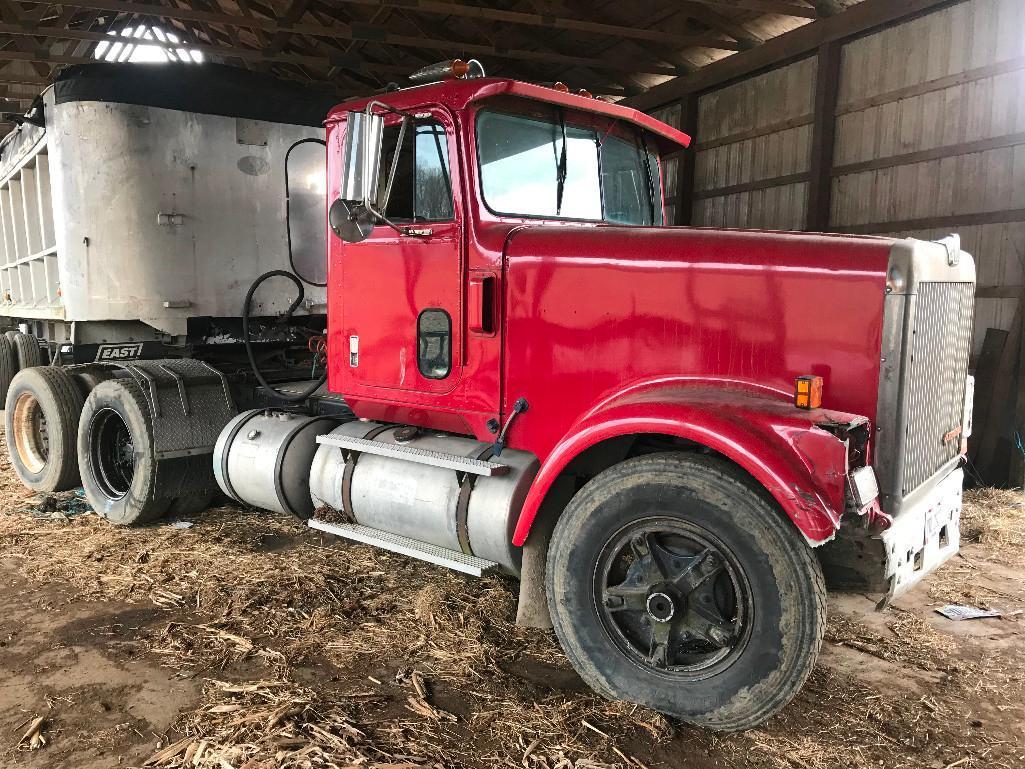 1986 International semi tractor