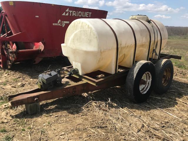 1000 gal nurse tank on tandem axle trailer