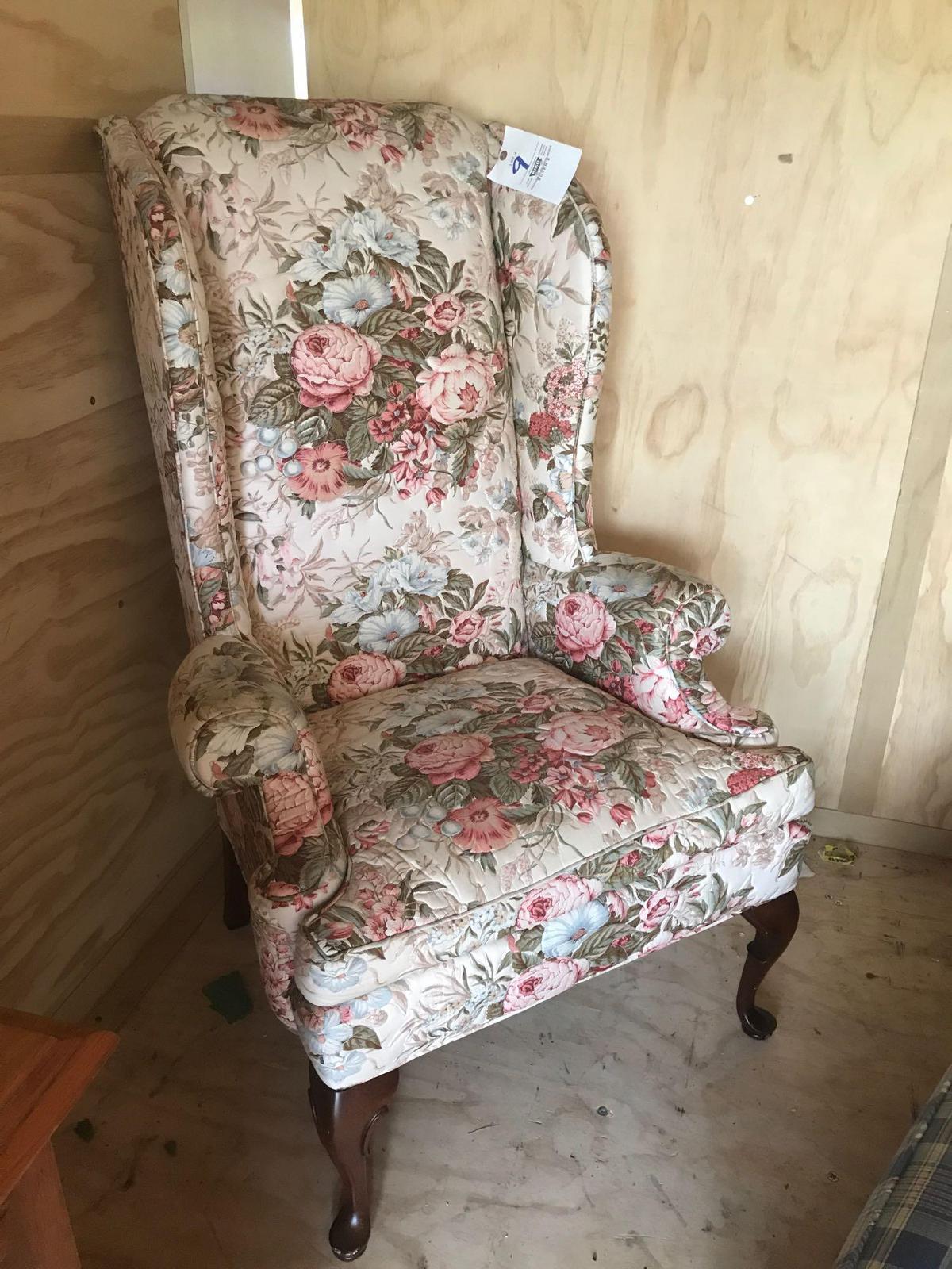 Upholstered Queen Anne leg chair