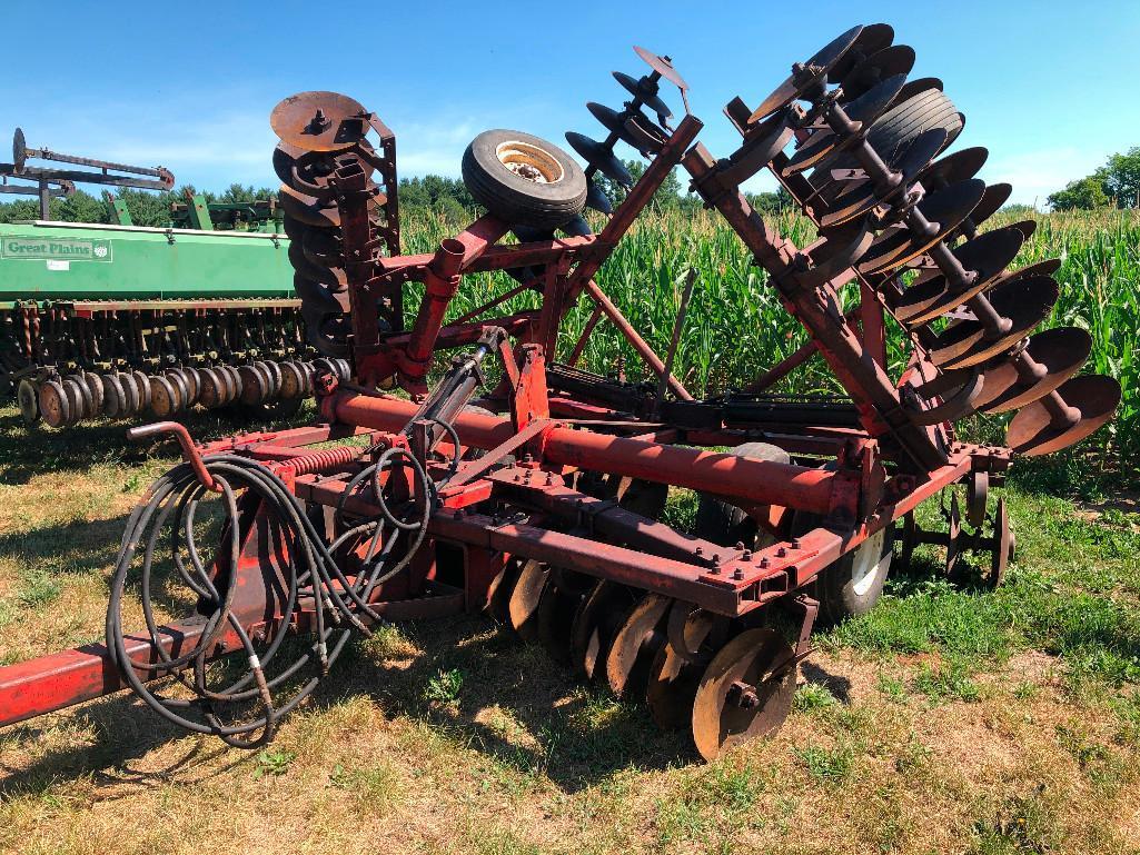 Good White 24' Rock flex wing disc with rear hitch & hyd