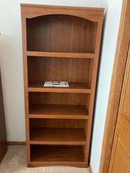 Bookshelf w/ 5 bookshelves, approximately 6' tall