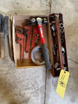 Pipe wrenches - hammer - sockets